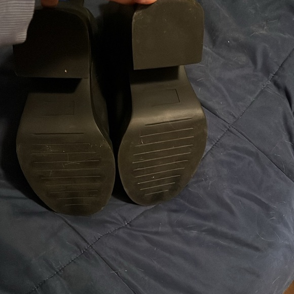 Black bootie with chunky heel - torrid - Picture 5 of 8